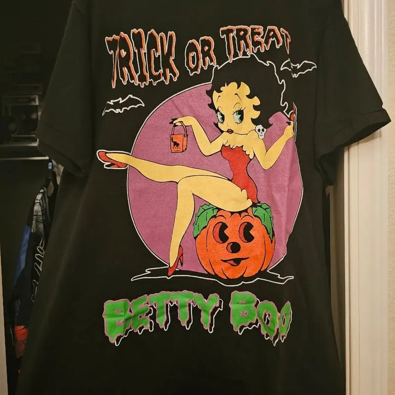 Betty Boop Vintage bootleg Halloween Trick or Treat Tee Hoodie, Sweatshirt | InkThreadWorks.com