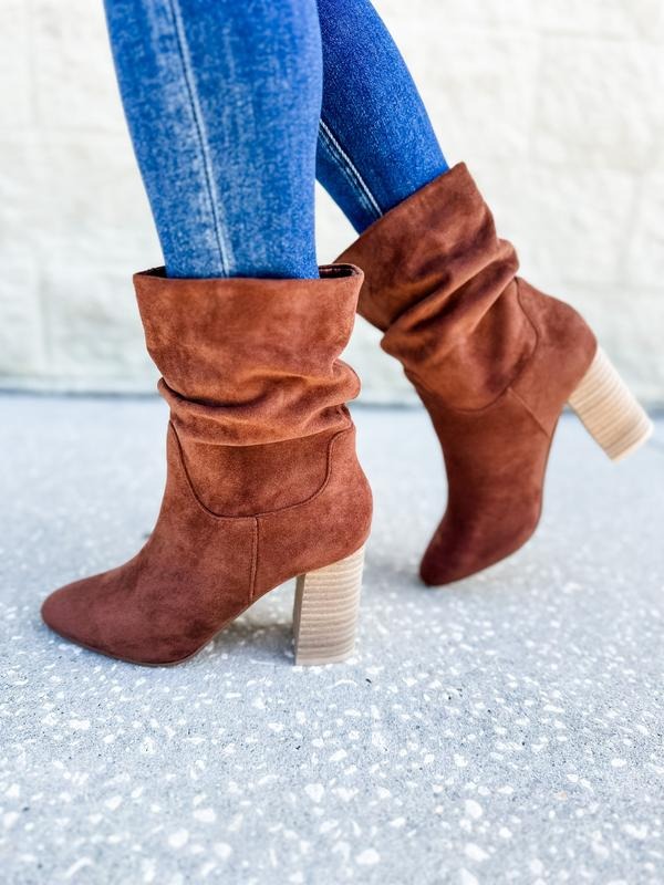 Chestnut Darby Slouchy Bootie T-Shirts, Hoodie, Sweatshirt | InkThreadWorks.com