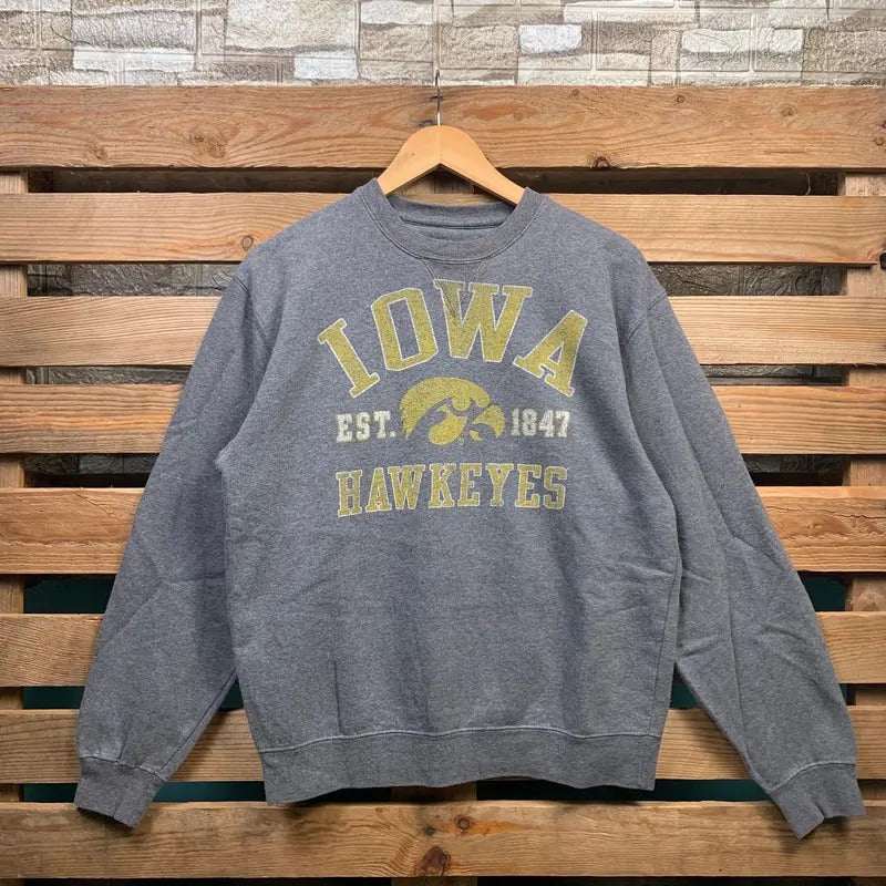 Vintage Ncaa Iowa Hawkeyes Sweatshirt Iowa Pullover Sweater Iowa Crewneck Jumper Iowa Hawkeyes Logo Graphic Grey Colour Small Size Men