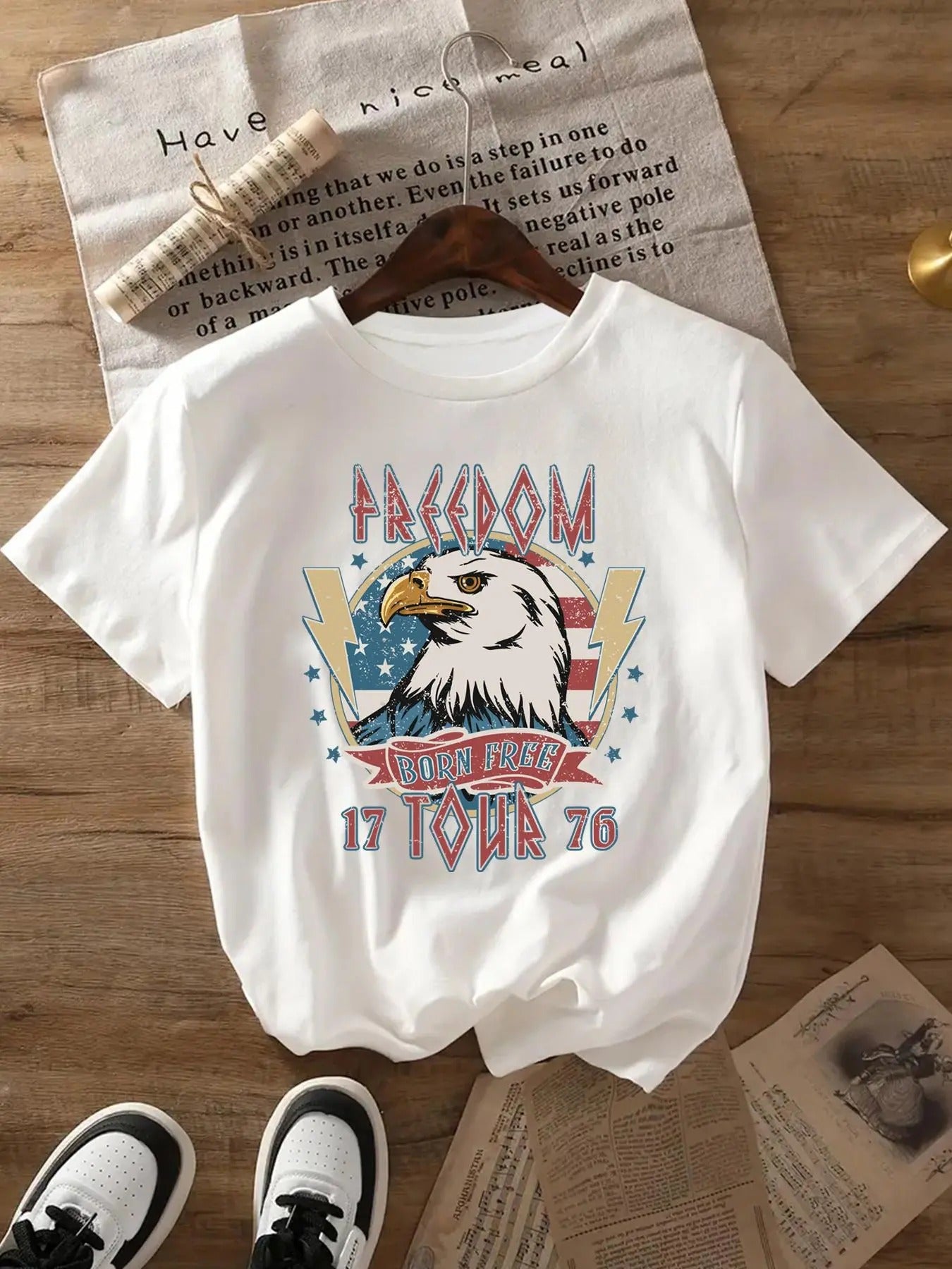 Women's Cartoon Eagle Print Round Neck Tee, Fashion Casual Star Graphic Short Sleeve T-shirt for Daily Wear, Ladies Clothes for All Seasons