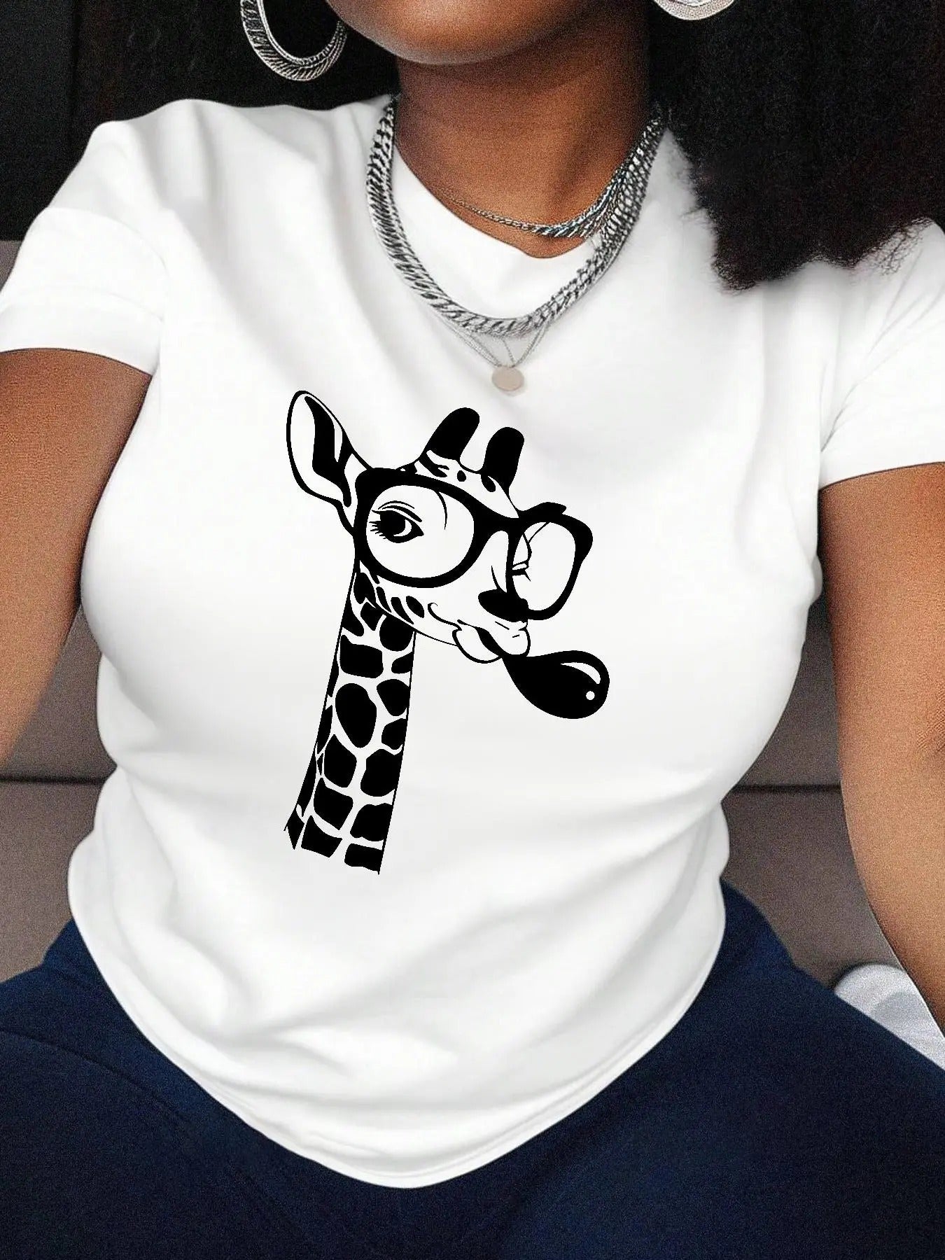 Women's Cartoon Giraffe Print Round Neck Tee, Fashion Casual Short Sleeve T-shirt for Daily Holiday Vacation Outdoor...