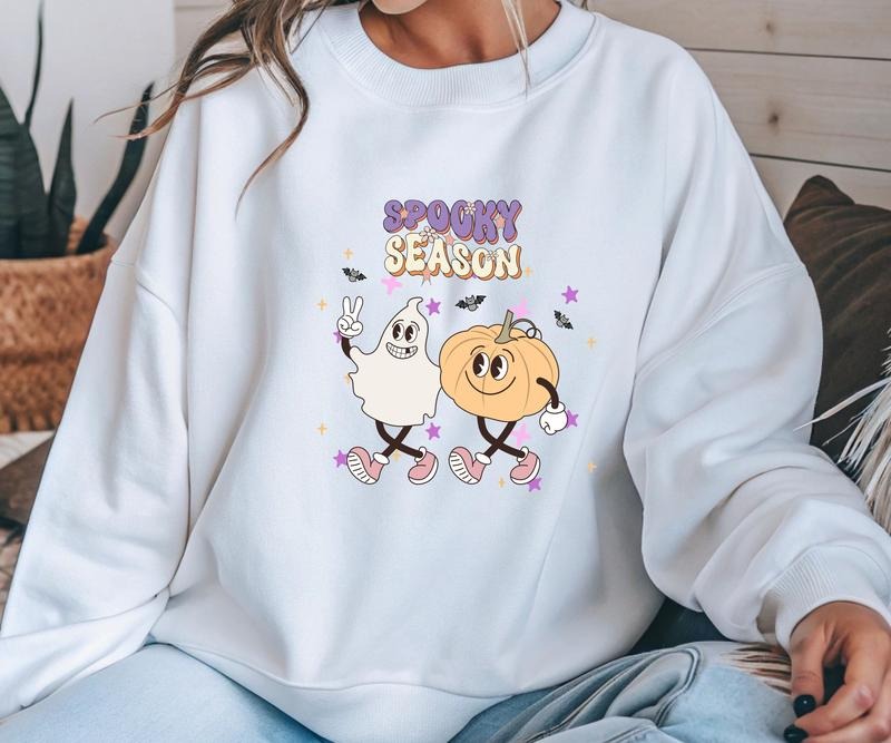 Gildan Retro Spooky Season Design Crewneck Sweatshirt Women's Comfortable Fit Loose Style Vintage Print 50/50 Cotton Poly Casual Top