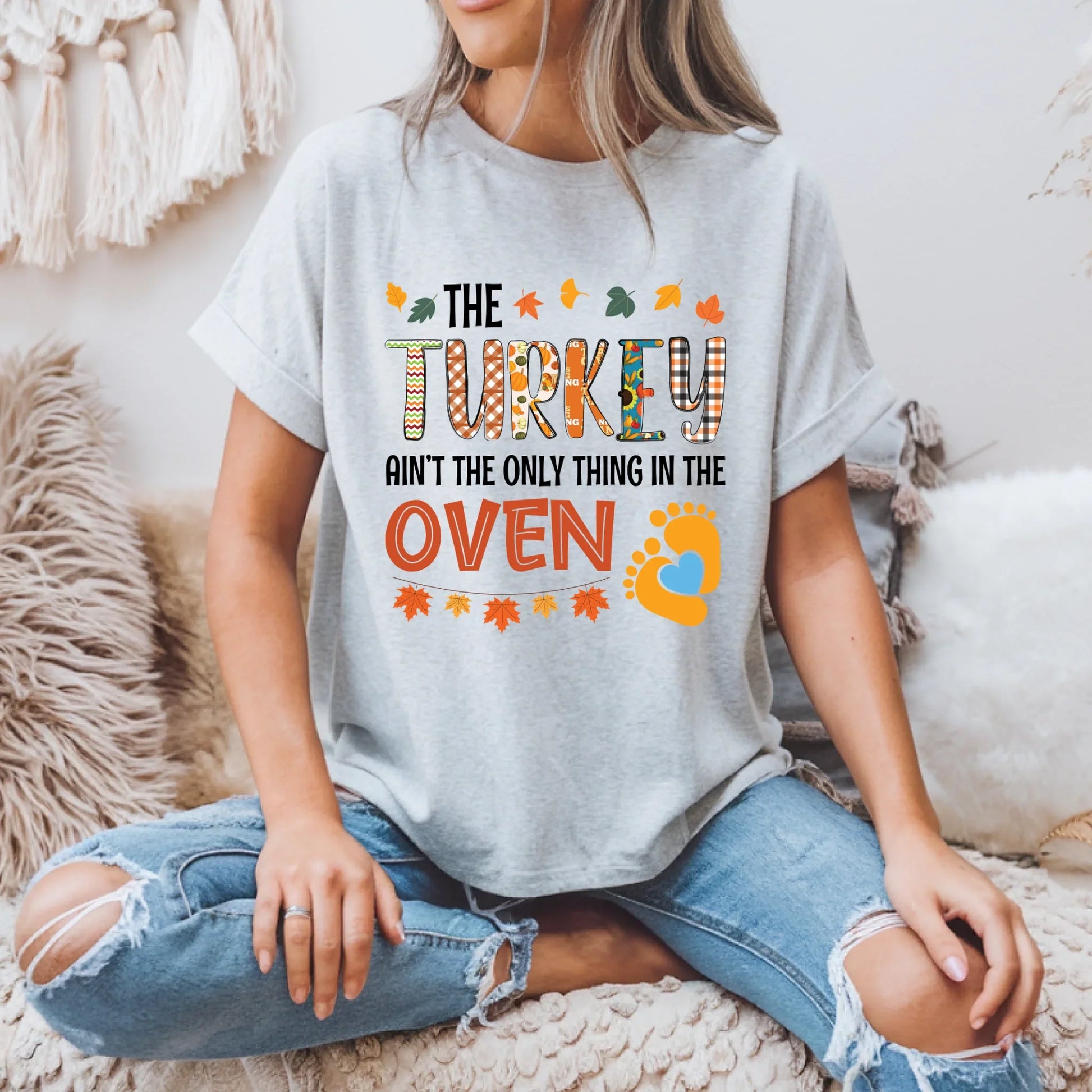 Funny Thanksgiving Pregnancy Announcement Shirt – The Turkey Ain’t the Only Thing in the Oven – Maternity... (Image 3)