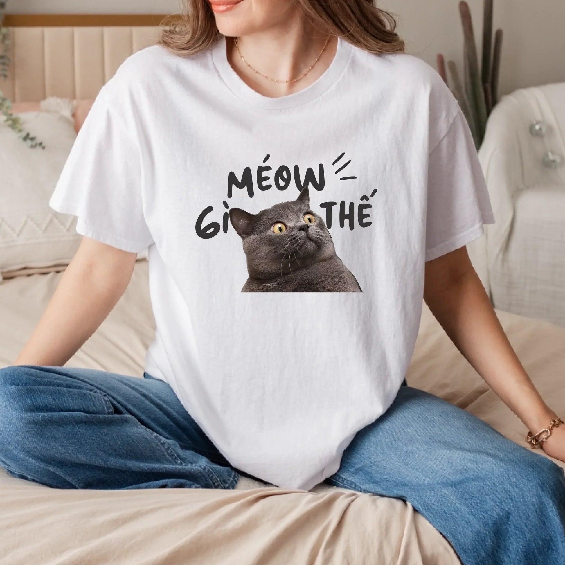 Funny Cat T-Shirt – “Méow Gì Thế?” Meme Shirt – Cute Cat Graphic Tee Hoodie, Sweatshirt | InkThreadWorks.com (Image 1)