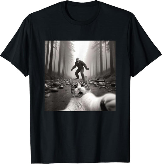 Funny Surprised Scared Cat Selfie with Sasquatsch Bigfoot T-Shirt
