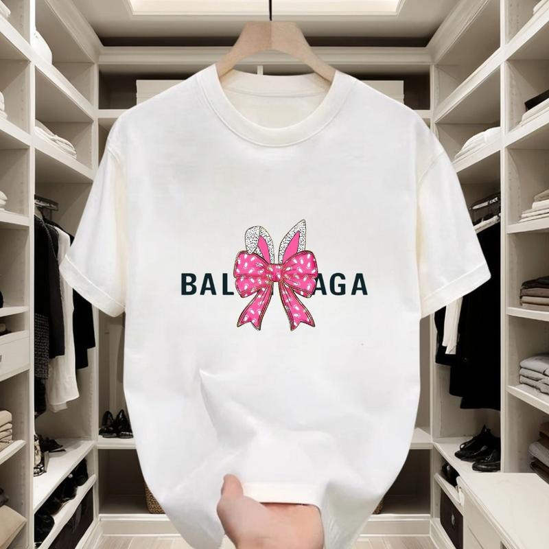 Black and white T-shirts with pink polka-dot bows and diamond-like decorations. Made of pure cotton for comfort, they are...