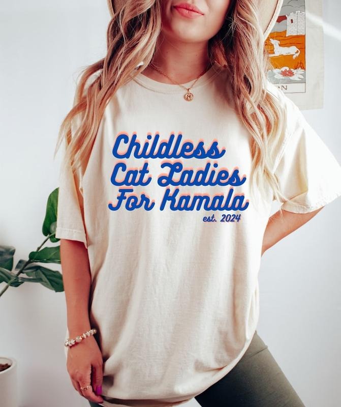 Childless Cat Lady Shirt, Perfect Tee, Gifts For Boyfriend and Girlfriend T-Shirt Hoodie, Sweatshirt | InkThreadWorks.com