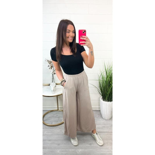 Cindy Crinkle Wide Leg Pant T-Shirts, Hoodie, Sweatshirt | InkThreadWorks.com