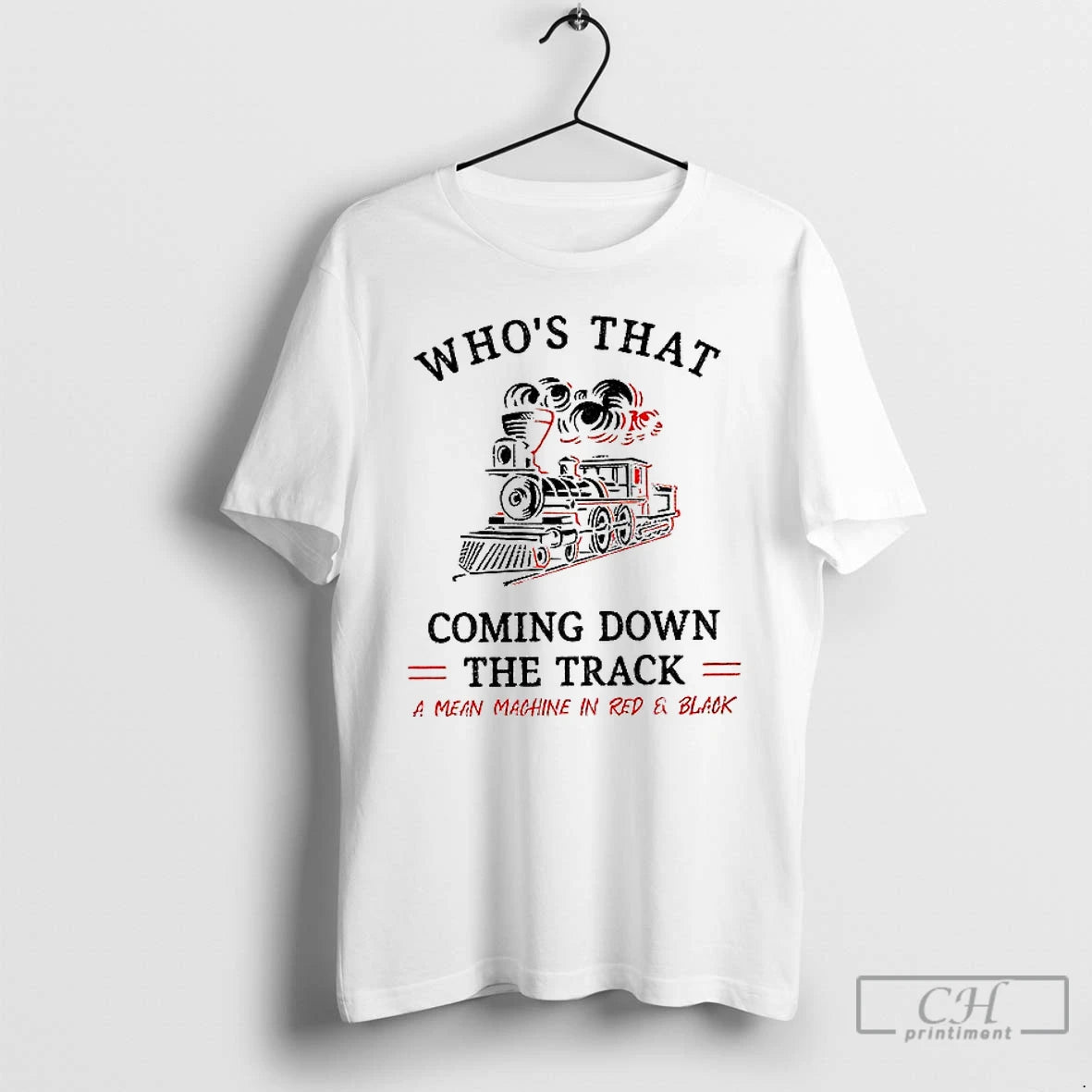 Classic The Dawgs Georgia Whos That Coming Down The Track A Mean Machine In Red T-Shirts, Hoodie, Sweatshirt