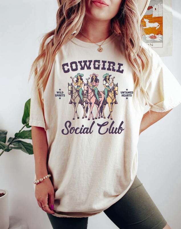 Cowgirl Social Club Shirt, Long Live Cowgirls Tshirt, Retro Rodeo Shirt, Western Graphic Tee, Cowgirl Shirt, Country Girl Tshirt, Rodeo Tee Menswear Top Underwear Tshirt Streetwear Man Tropical Crewneck Shortsleeve Round Neck Casual
