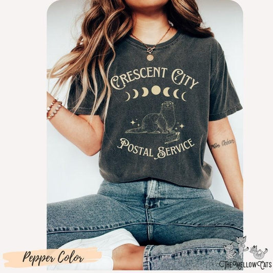 Crescent City Postal Service  T-Shirt, OFFIZIELL LIZENZ Sarah J. Maas SJM Merch House of Earth and Blood Shirt Ruhn...