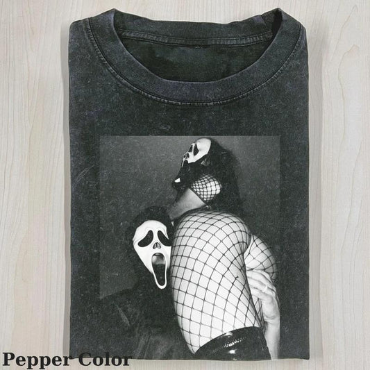 Ghost Face Vintage Tee, Ghost Hug Ghost Girl T-Shirt, Meme Cringe Funny Dumb Shirts, Halloween T-shirt, Unisex Movie Shirt, Casual Cotton Tee, Halloween Horror Fan Shirt Menswear Womenswear Streetwear