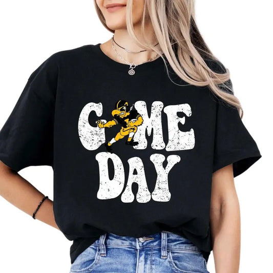 IOWA Hawkeyes Vintage Style College Game Day Football NCAA T-shirt, Classic Sport T-shirt, Gifts For Football Fan Sport, Unisex T-shirt, Casual Top, Soft Cotton Fabric T-shirt, shirt trend 2025, shirt besst selling