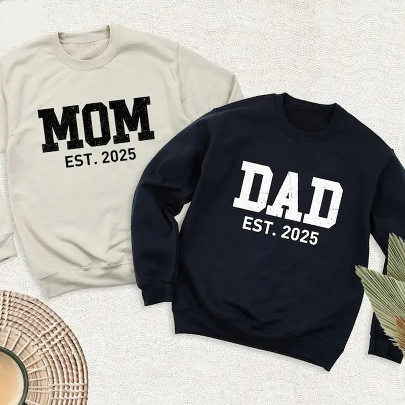 Mom Dad Est 2025 Sweatshirt, Pregnancy Announcement Sweatshirt, New Year Mama Dada Gift Long Sleeve Shirt, New Mommy Shirt, New Daddy Gift Shirt