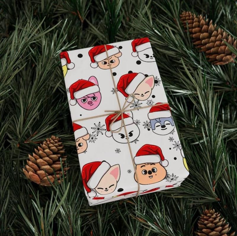 Skzzooo Christmas Wrapping Paper Strayyy Kpop Gift Wrap T-Shirts, Hoodie, Sweatshirt | InkThreadWorks.com