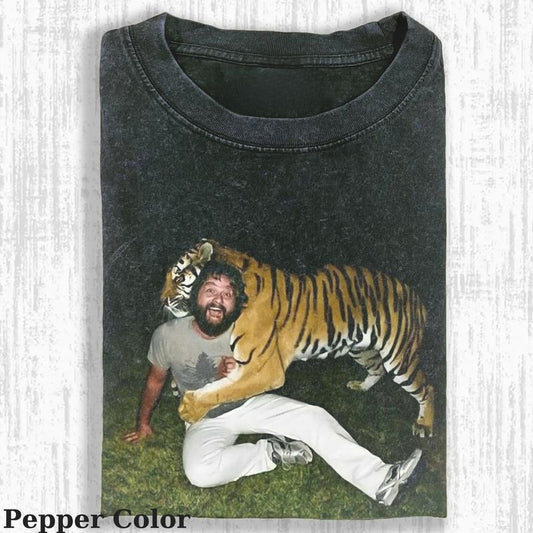 Vintage Alan Garner And Tiger Are Friends T-shirt,The Hangover Unisex Tee Graphic, Funny Hangover Shirt, The Hangover Movie Tshirt, Top Menswear Womenswear Streetwear