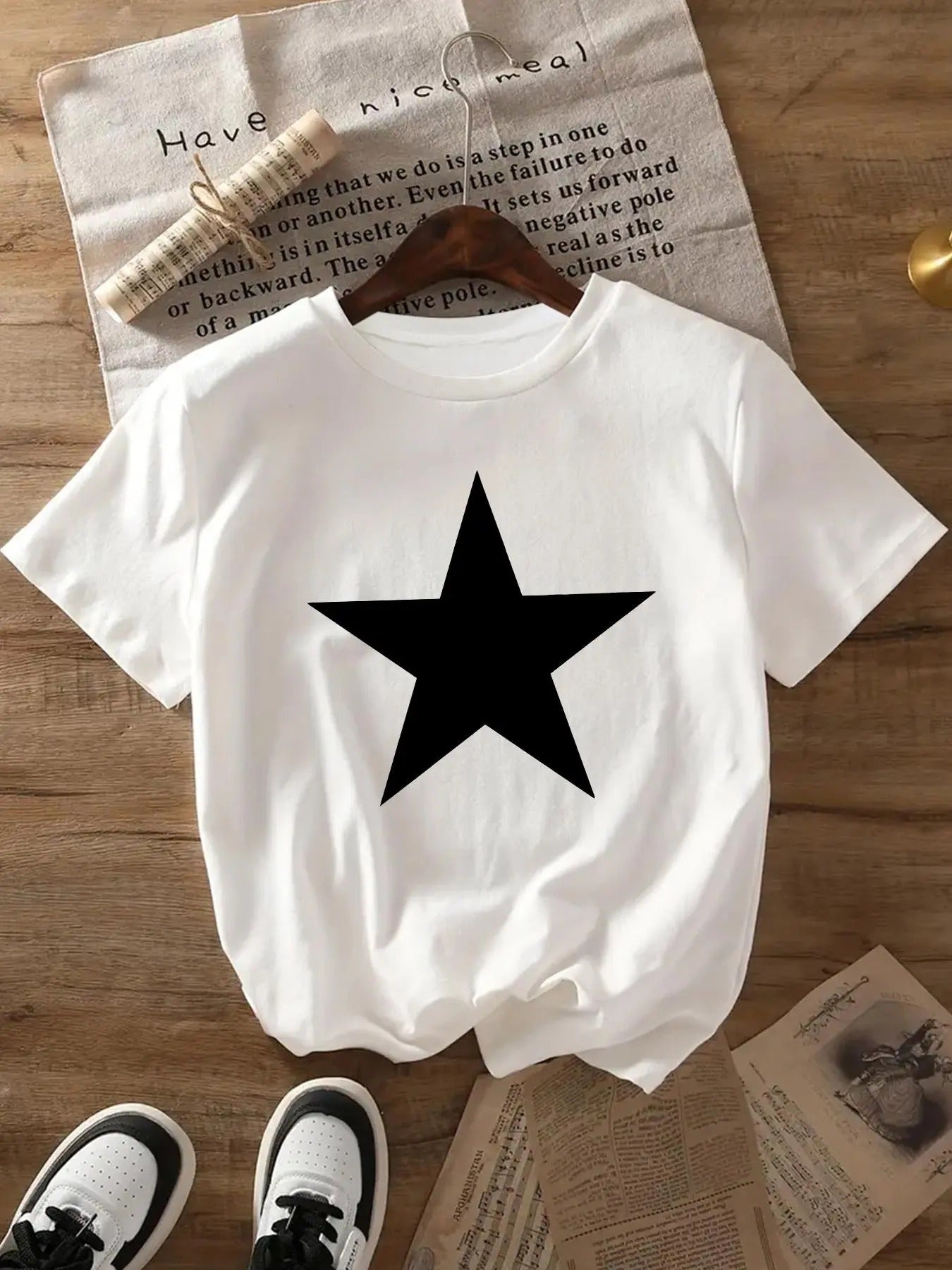Women's Star Print Round Neck Tee, Casual Short Sleeve Crew Neck T-Shirt for Daily Wear, Ladies Clothes for All Seasons...