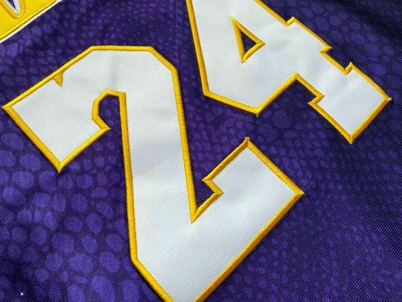 los angeles lakers #24 kobe bryant mitchell & ness Kobe Hall of Fame au Double-Sided Snakeskin Two-Tone Home Yellow 8 # Away Purple 24 # Embroidered Jersey Style 7