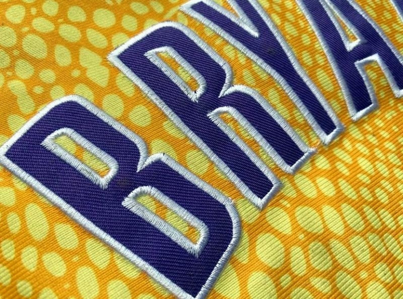 los angeles lakers #8 kobe bryant mitchell & ness Kobe Hall of Fame au Double-Sided Snakeskin Two-Tone Home Yellow 8 # Away Purple 24 # Embroidered Jersey Style 1